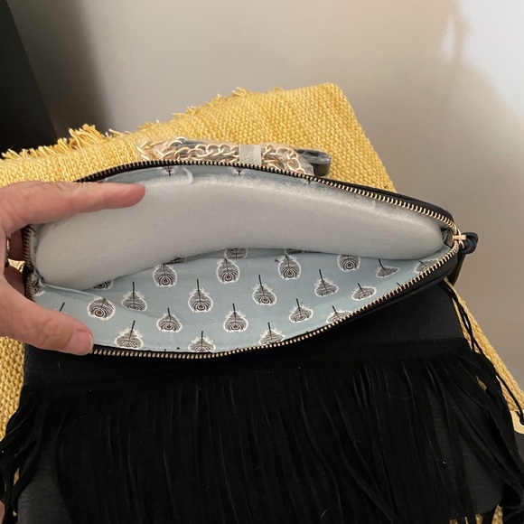 🔴NWT🔴 Moda Luxe Black Shoulder Bag with Fringe - Picture 4 of 12